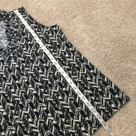 Jones New York Abstract Herringbone Pintuck Collar Sleeveless Blouse - Picture 14 of 15